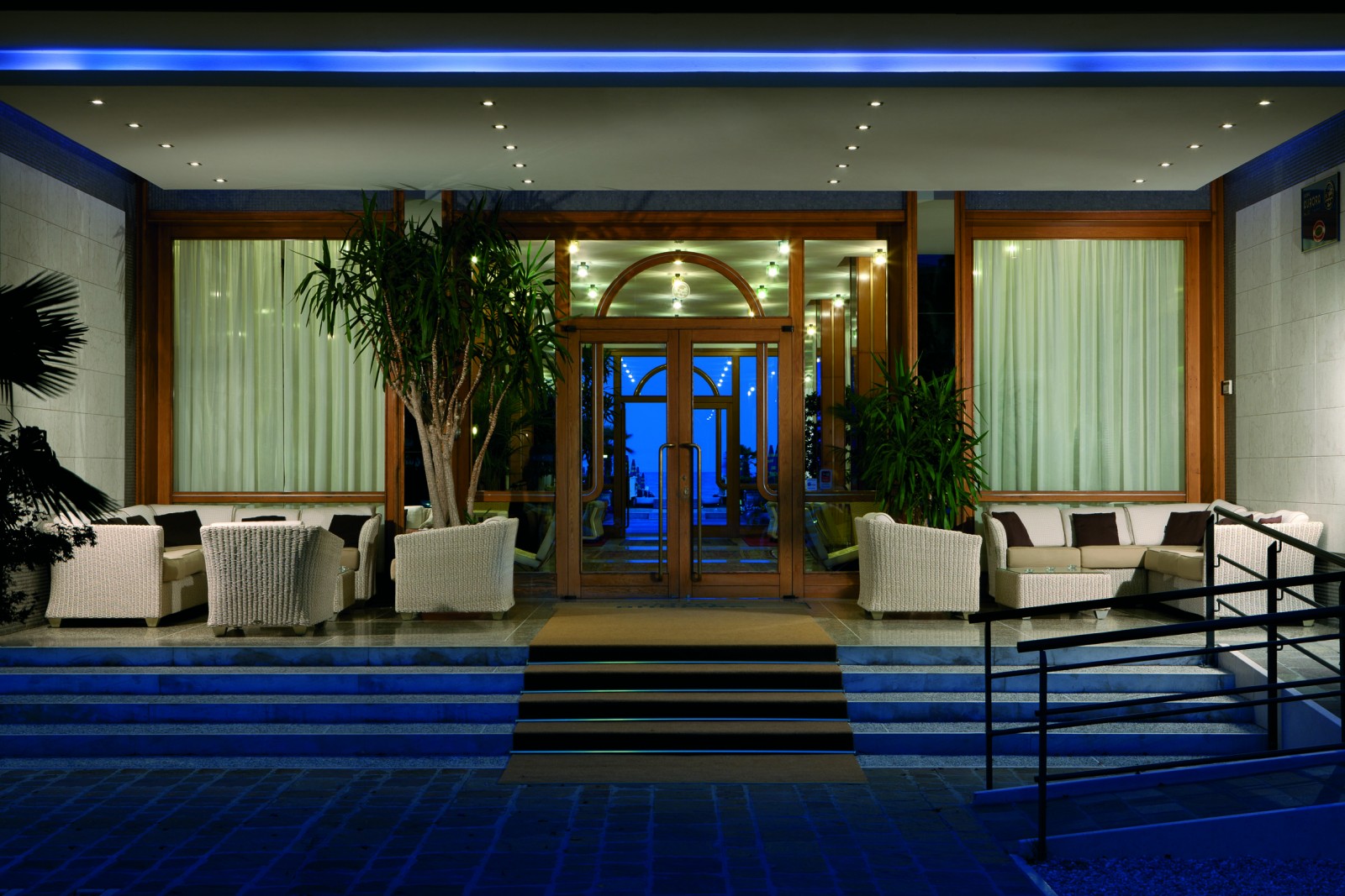 Hotel Aurora-Terasa bara.jpg