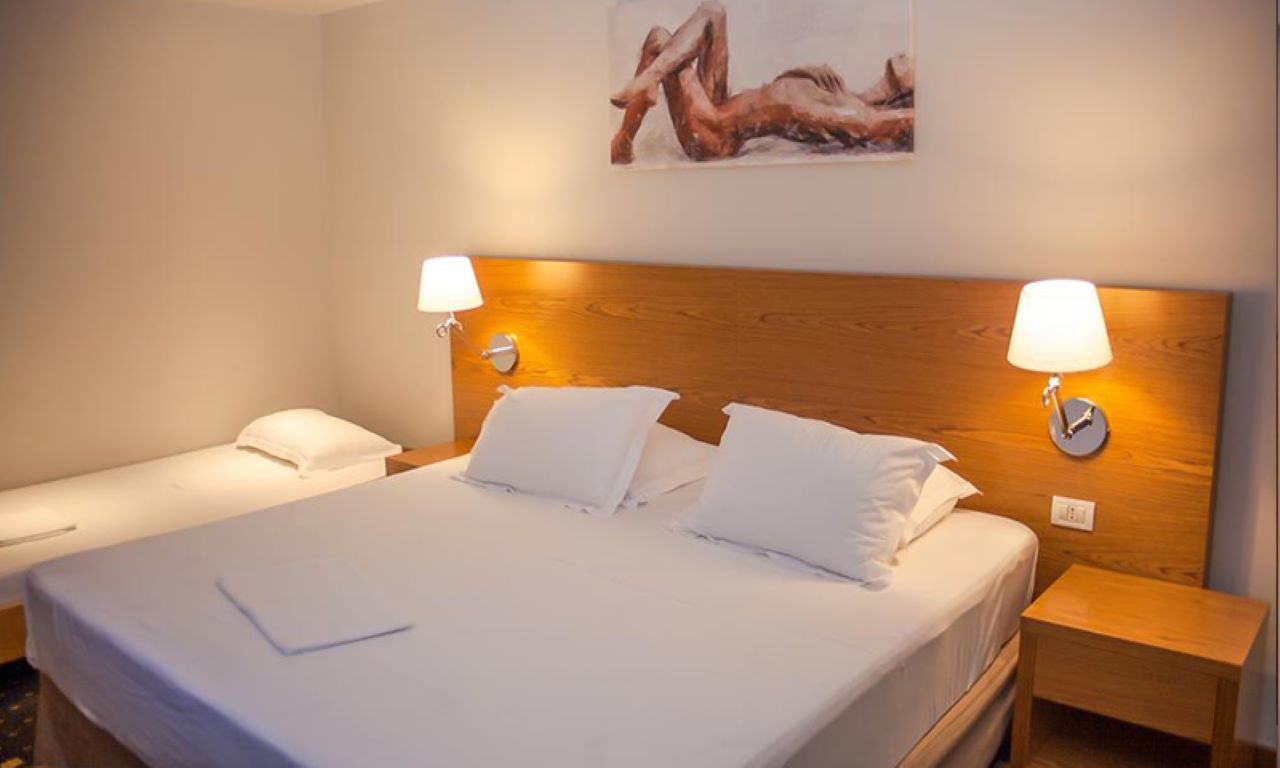 Agimi Hotel-Trokrevetna soba.jpg