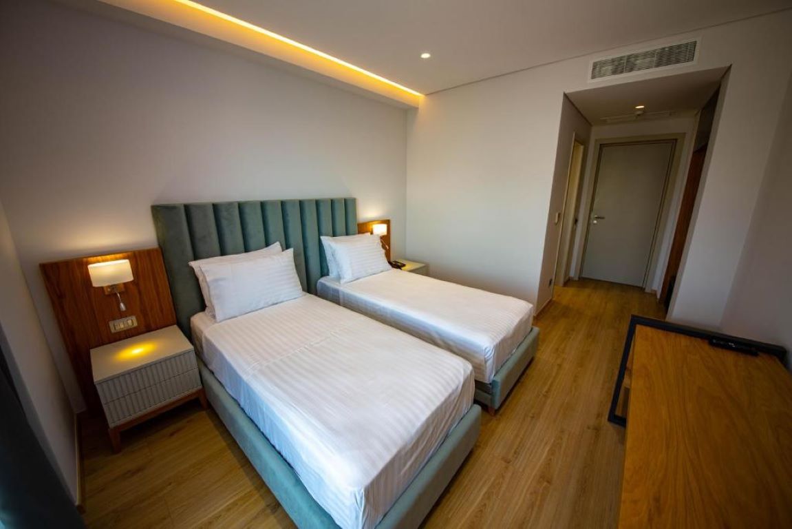 Hotel El Primero-Deluxe soba pogled more.jpg