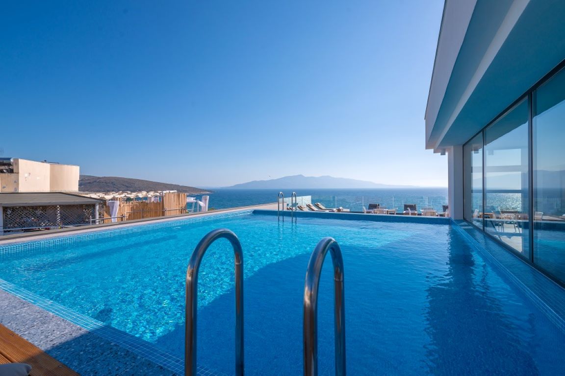 Glow Boutique Hotel & Suites-Otvoreni bazen.jpg