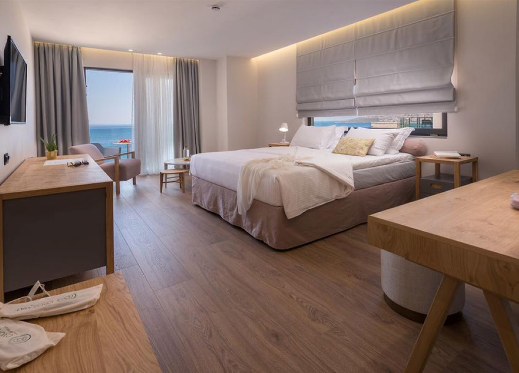 Glow Boutique Hotel & Suites-Standardna soba pogled more.jpg
