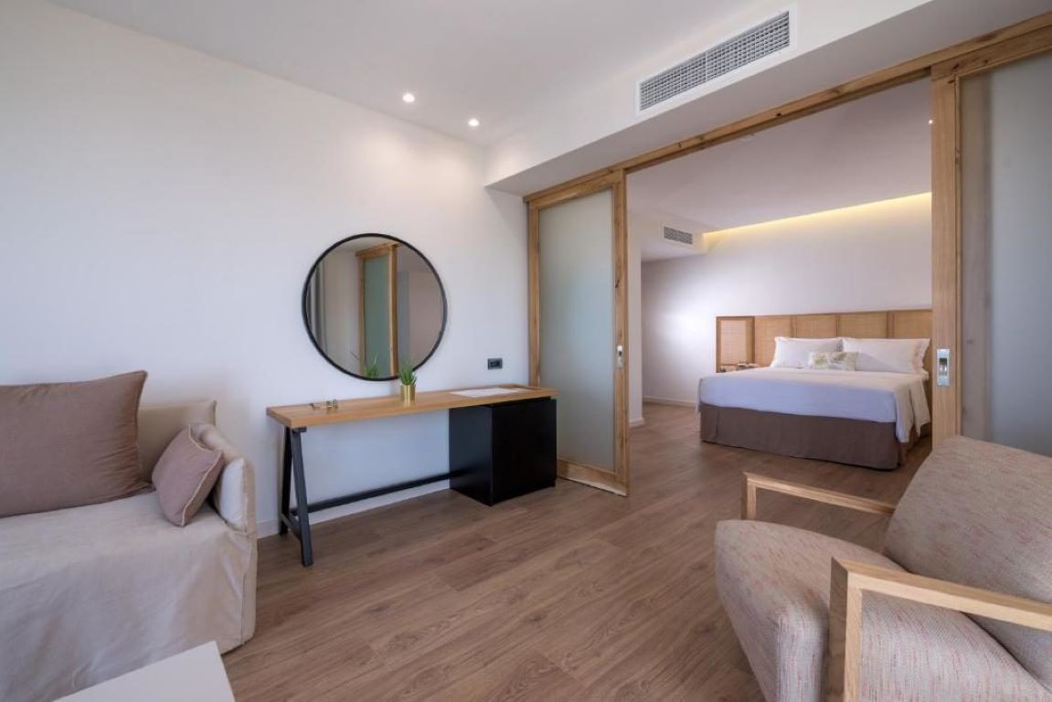 Glow Boutique Hotel & Suites-Superior suite.jpg