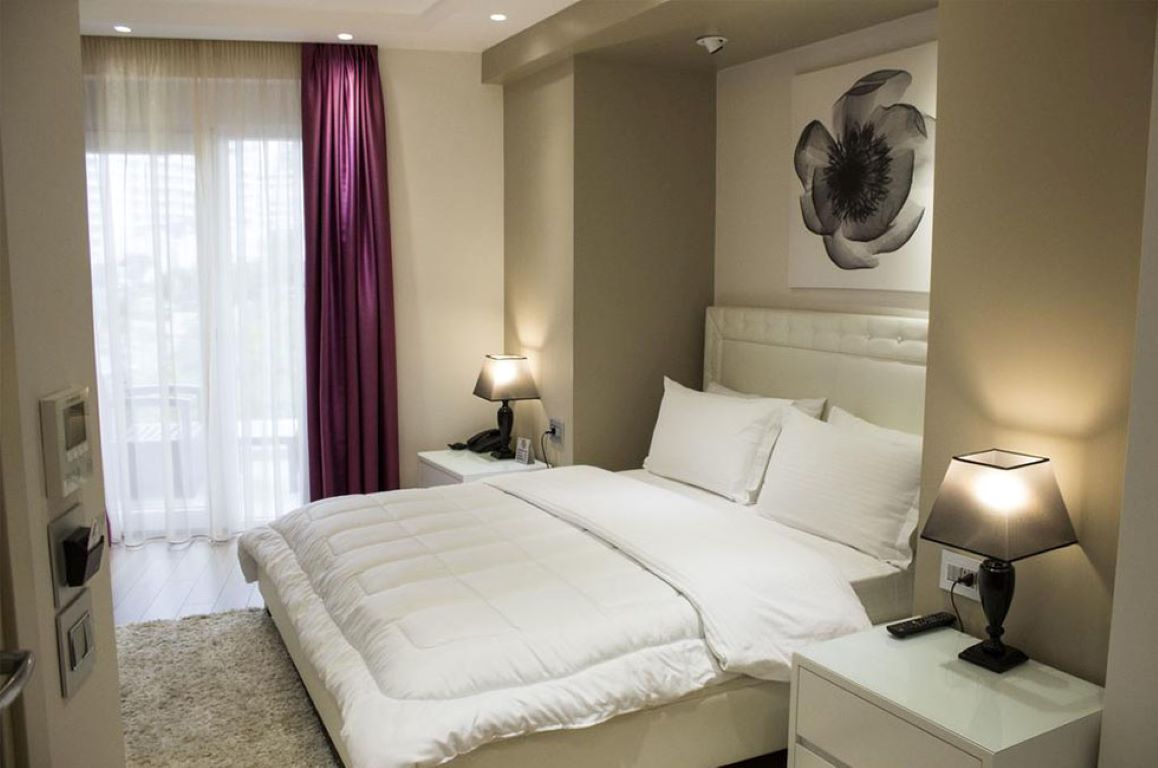 Demi Hotel-Standardna soba delimican pogled more.jpg