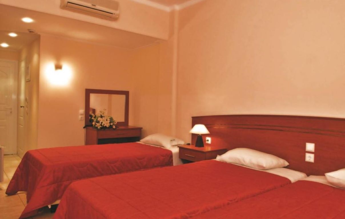 Corfu-Maris-hotel-trokrevetna soba.jpg