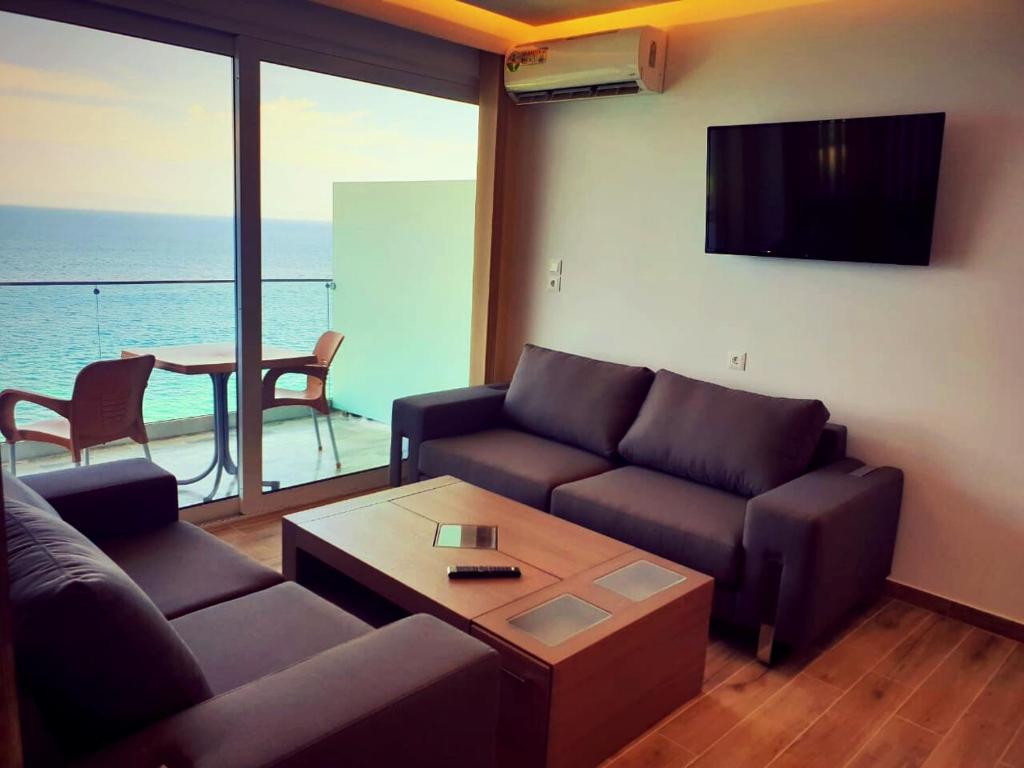 Corfu-Maris-Bellos-Hotel-dnevni boravak-tv.jpg