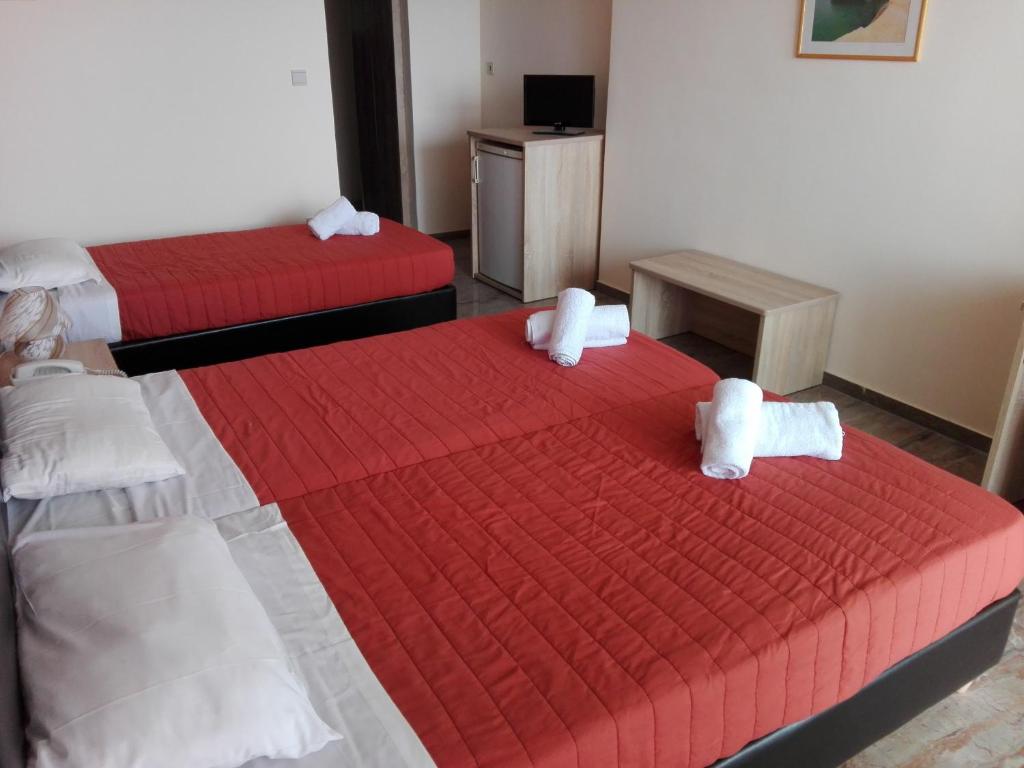 Corfu-Maris-Bellos-Hotel-soba-krevet.jpg