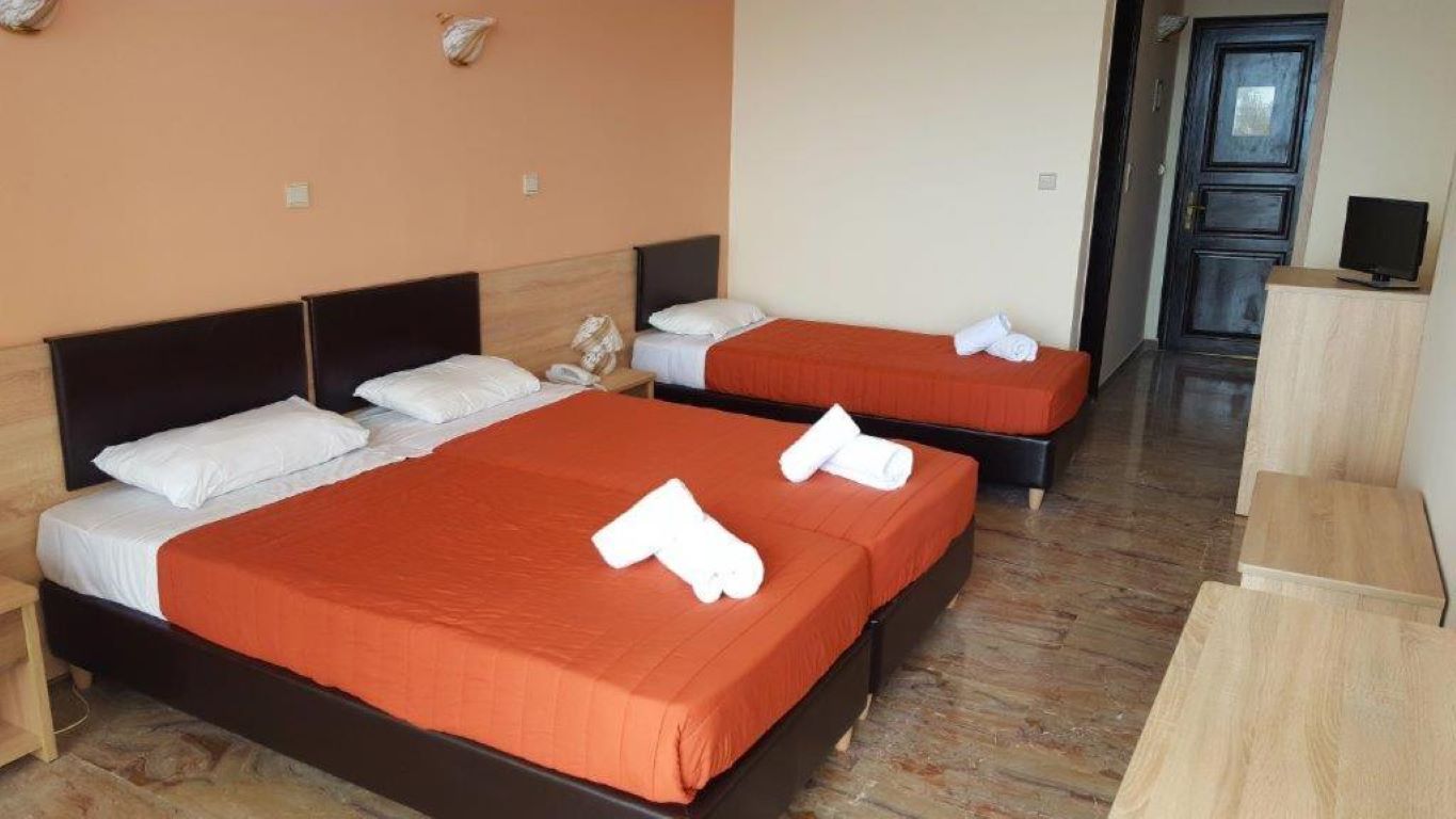 Corfu-Maris-Bellos-Hotel-trokrevetna-soba.jpg