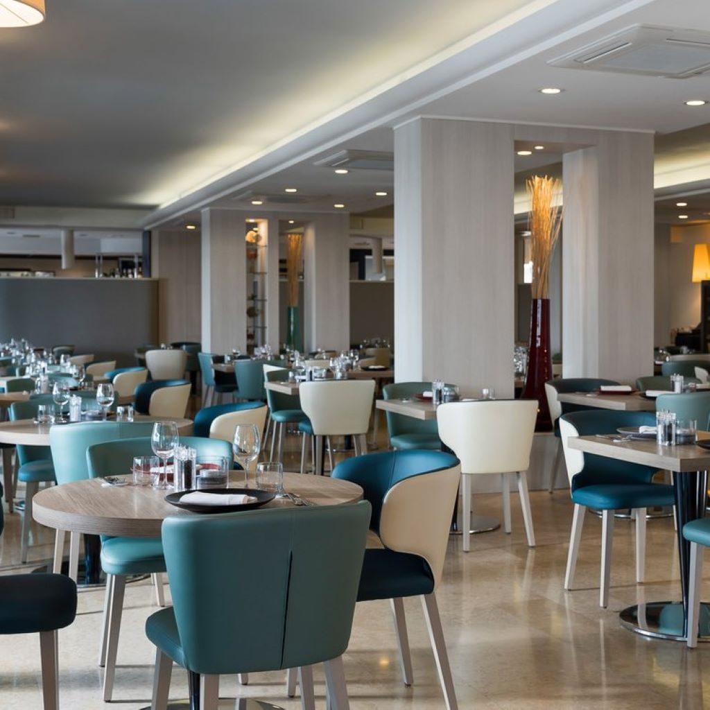 Hotel Orient & Pacific-Restoran.jpg