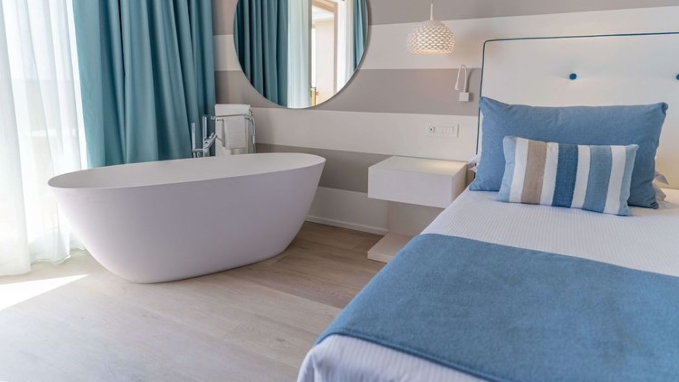 Orient & Pacific Hotel-Deluxe Spa suite.jpg