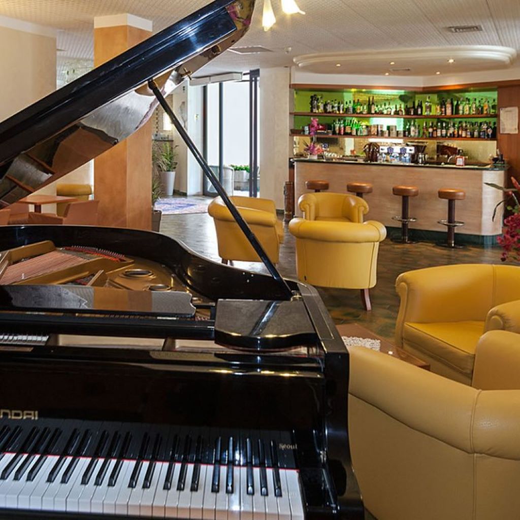 Regent's Hotel-Bar.jpg