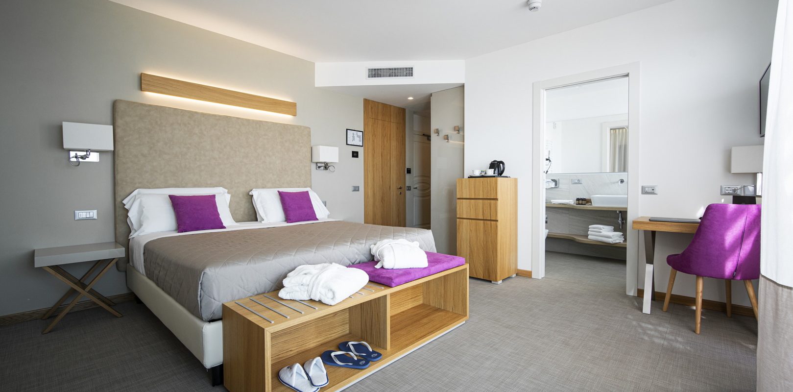 Le Soleil Hotel-Prestige soba sa đakuzijem.jpg