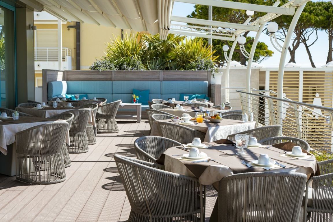 Le Soleil Hotel-Terasa restorana.jpg