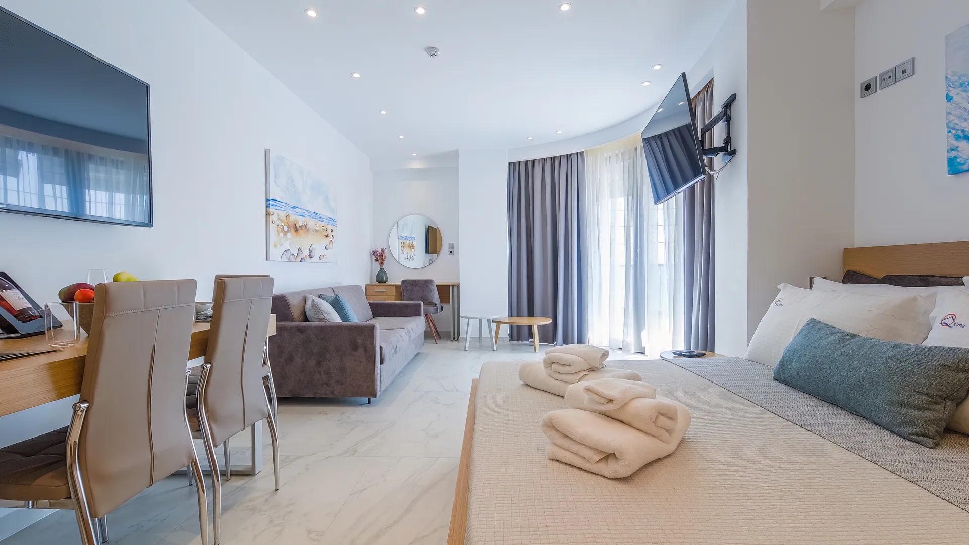Kima Premium Apartments-Deluxe junior suite pogled more.jpg