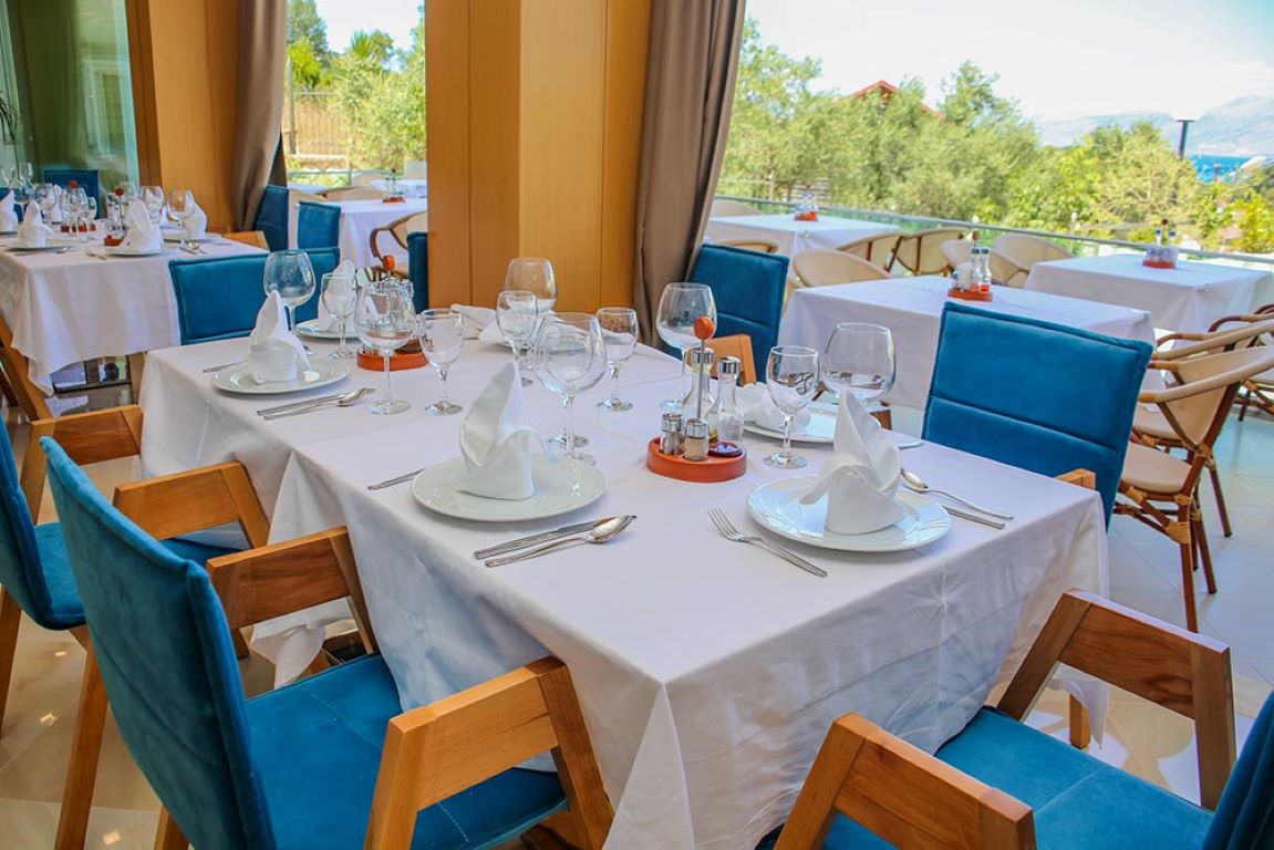 Hotel Luxury-Restoran.jpg