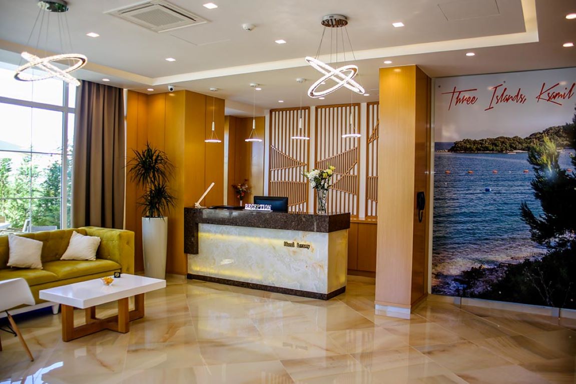 Luxury Hotel-Recepcija.jpg