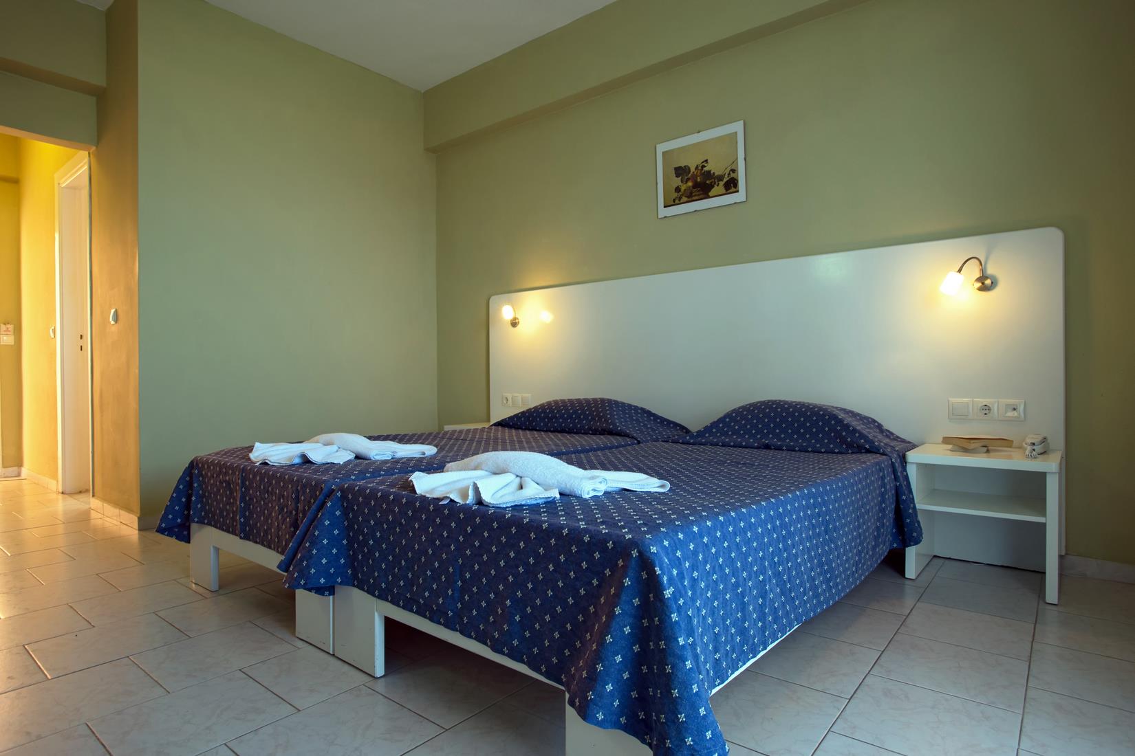 Panorama-sidari-hotel-bračni krevet.jpg