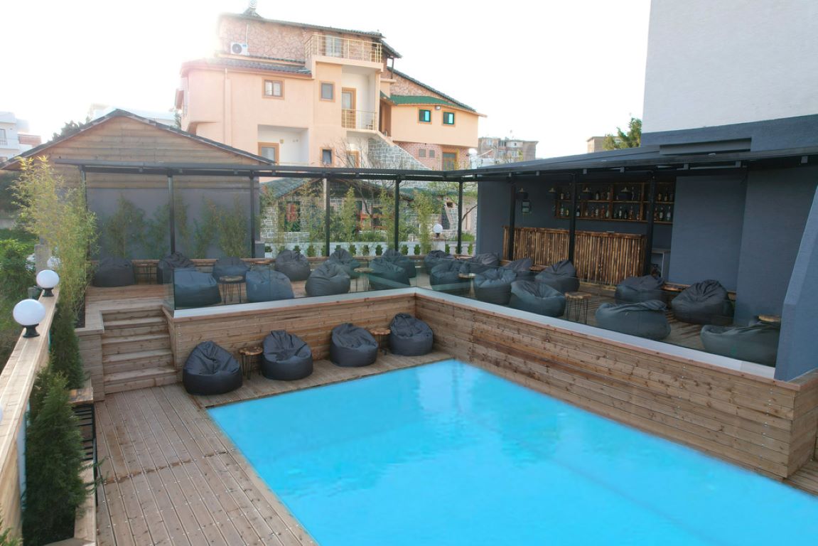 Hotel Piramida-Bazen.jpg
