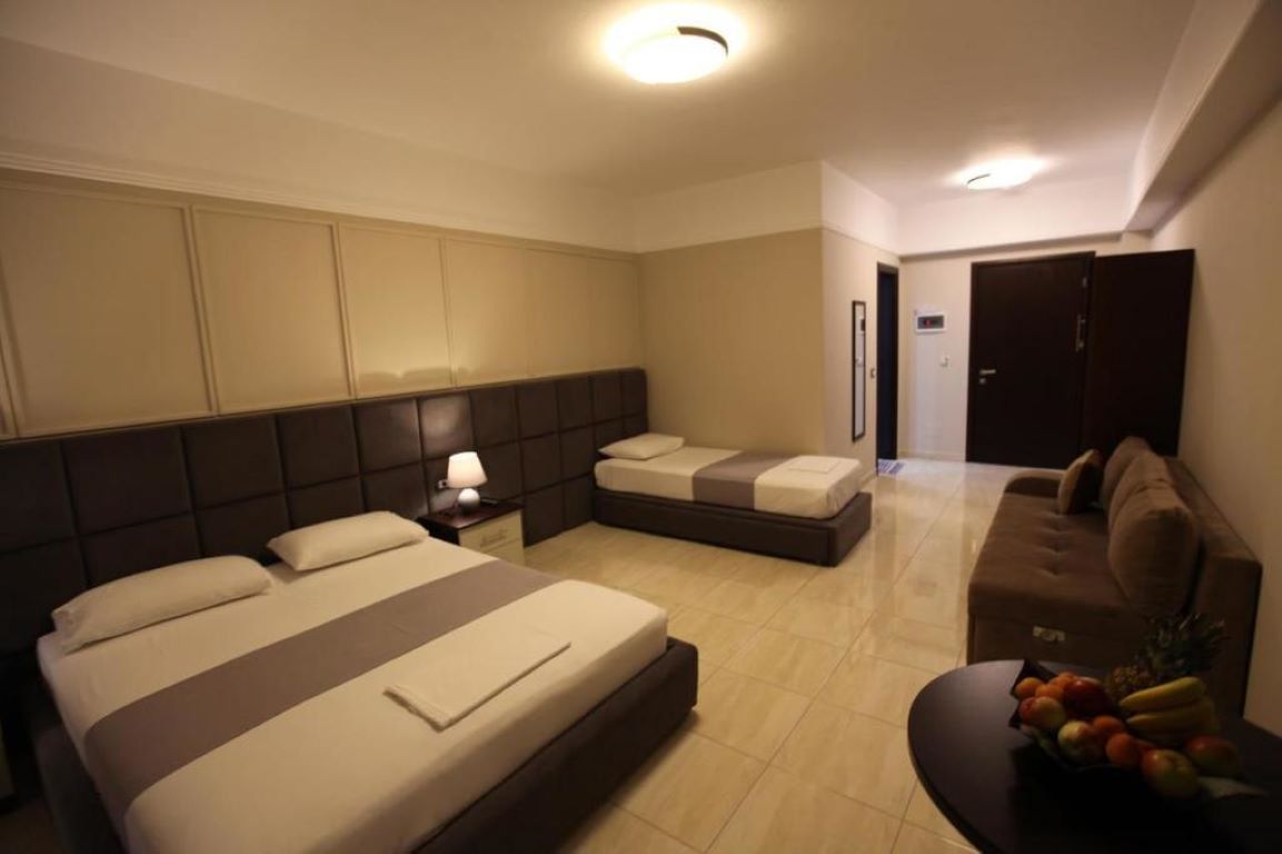 Heksamil Hotel-Cetvorokrevetna soba.jpg
