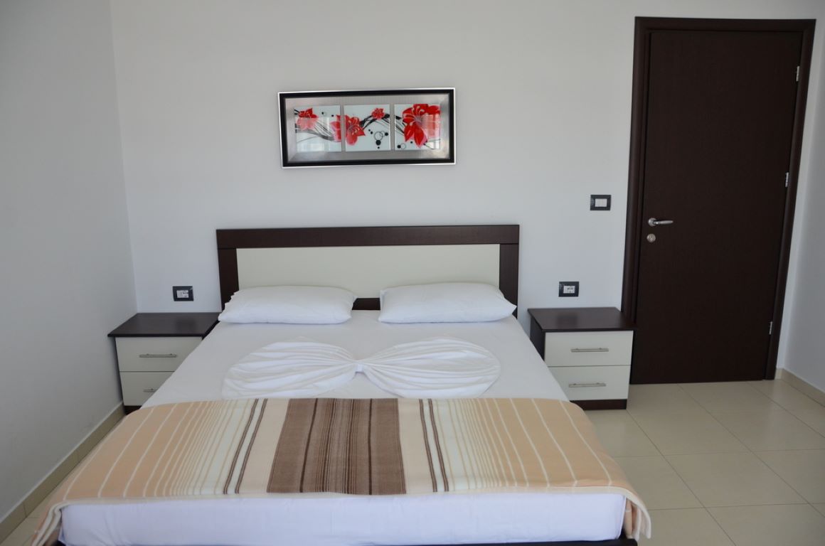 Heksamil Hotel-Standardna soba pogled more.jpg