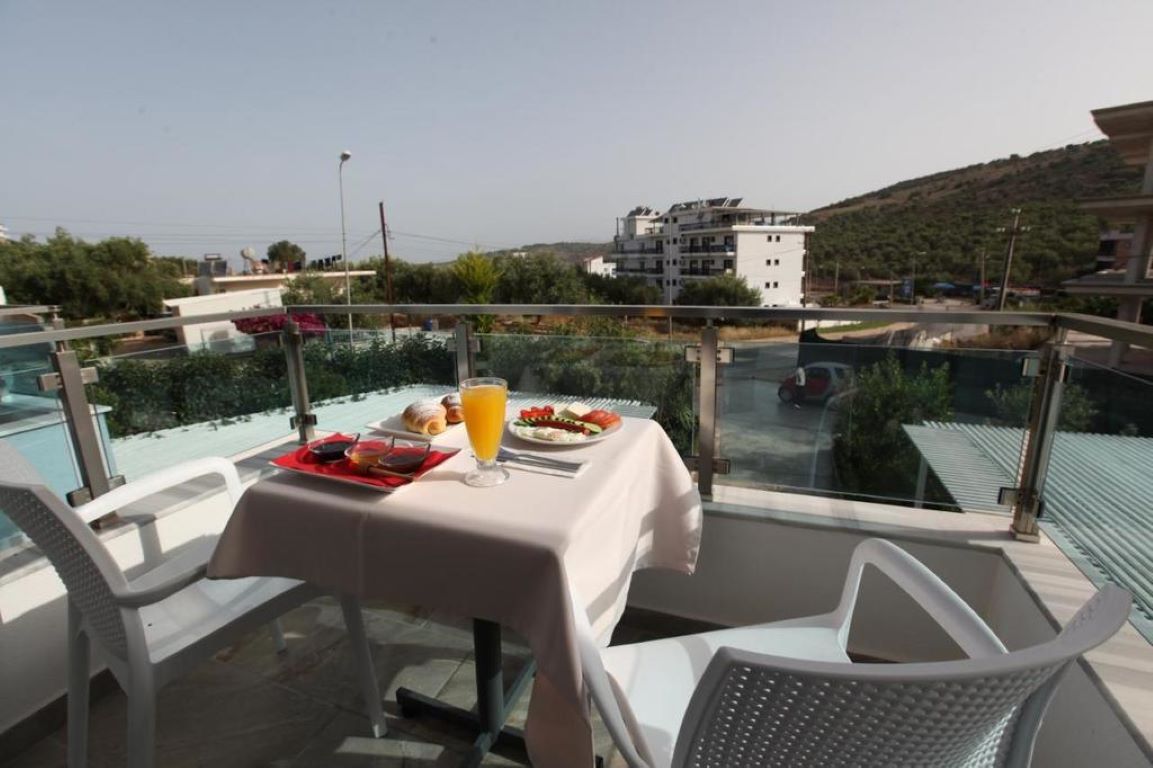 Heksamil Hotel-Terasa restorana.jpg