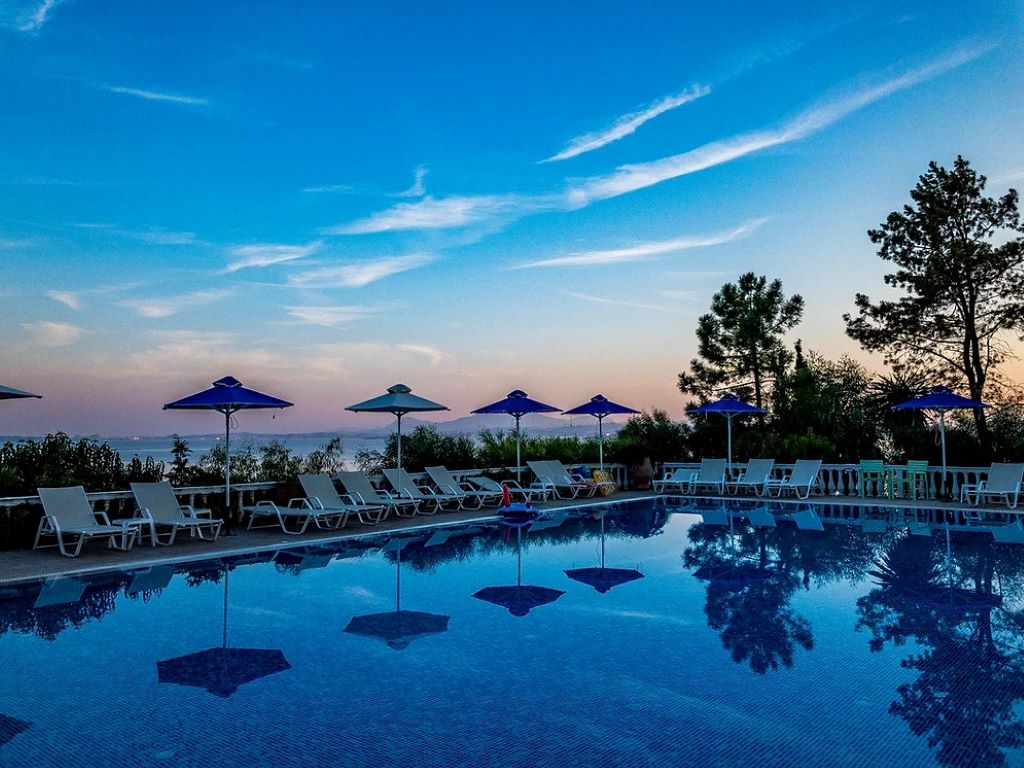 Hotel Nautilus-Bazen.jpg