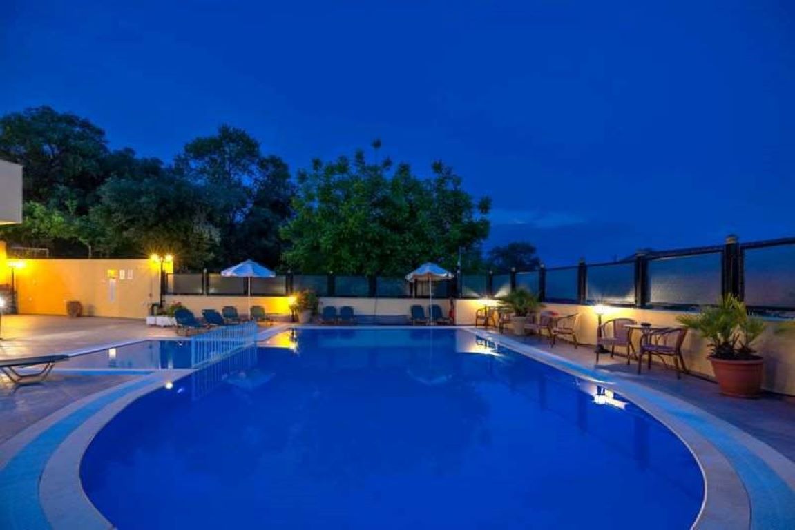 Corfu Secret-Bazen nocu.jpg