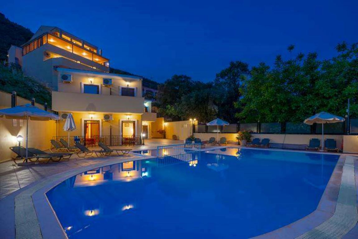 Corfu Secret Hotel-Nocni izgled.jpg