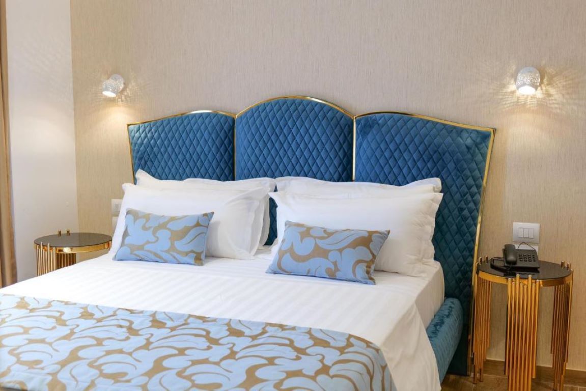 Bora Bora Hotel-Deluxe suite.jpg