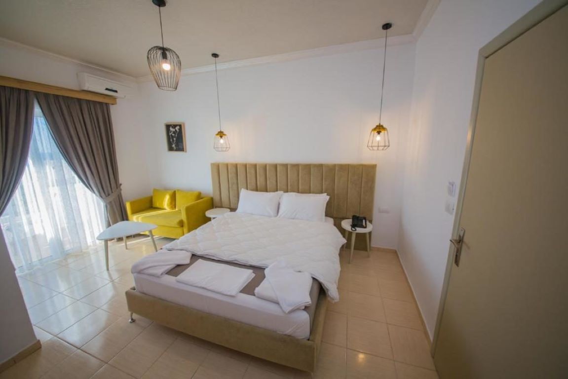 Hotel Murite-Standardna soba balkon.jpg