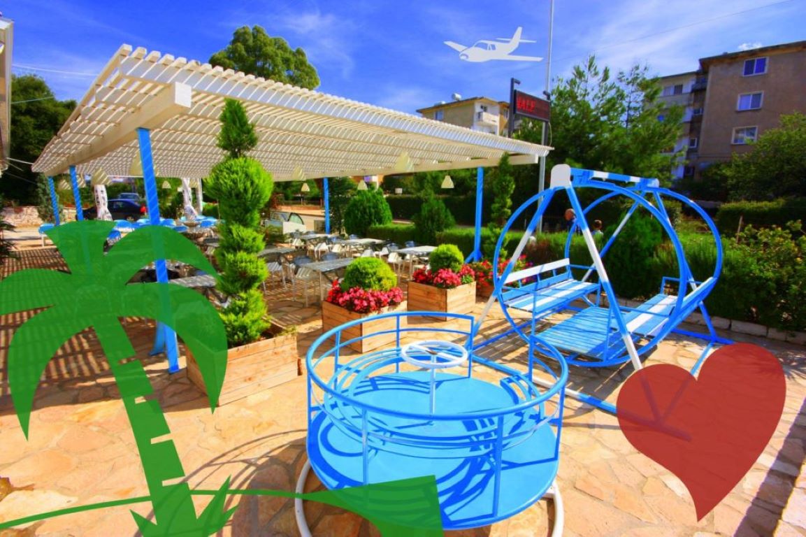 Hotel Murite-Terasa bara.jpg