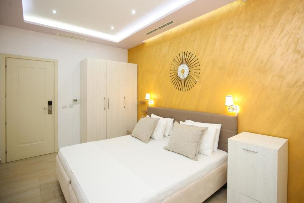 Noar Boutique Hotel-Standardna soba pogled basta.jpg
