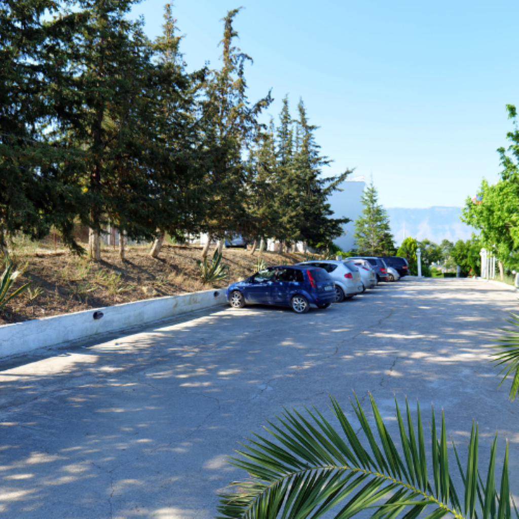 Hotel Edva-Parking.png