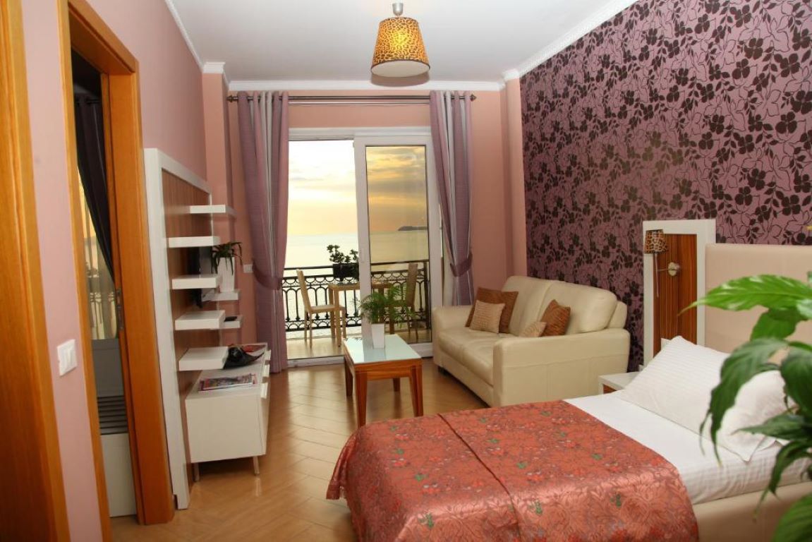 Gold Hotel-Suite.jpg
