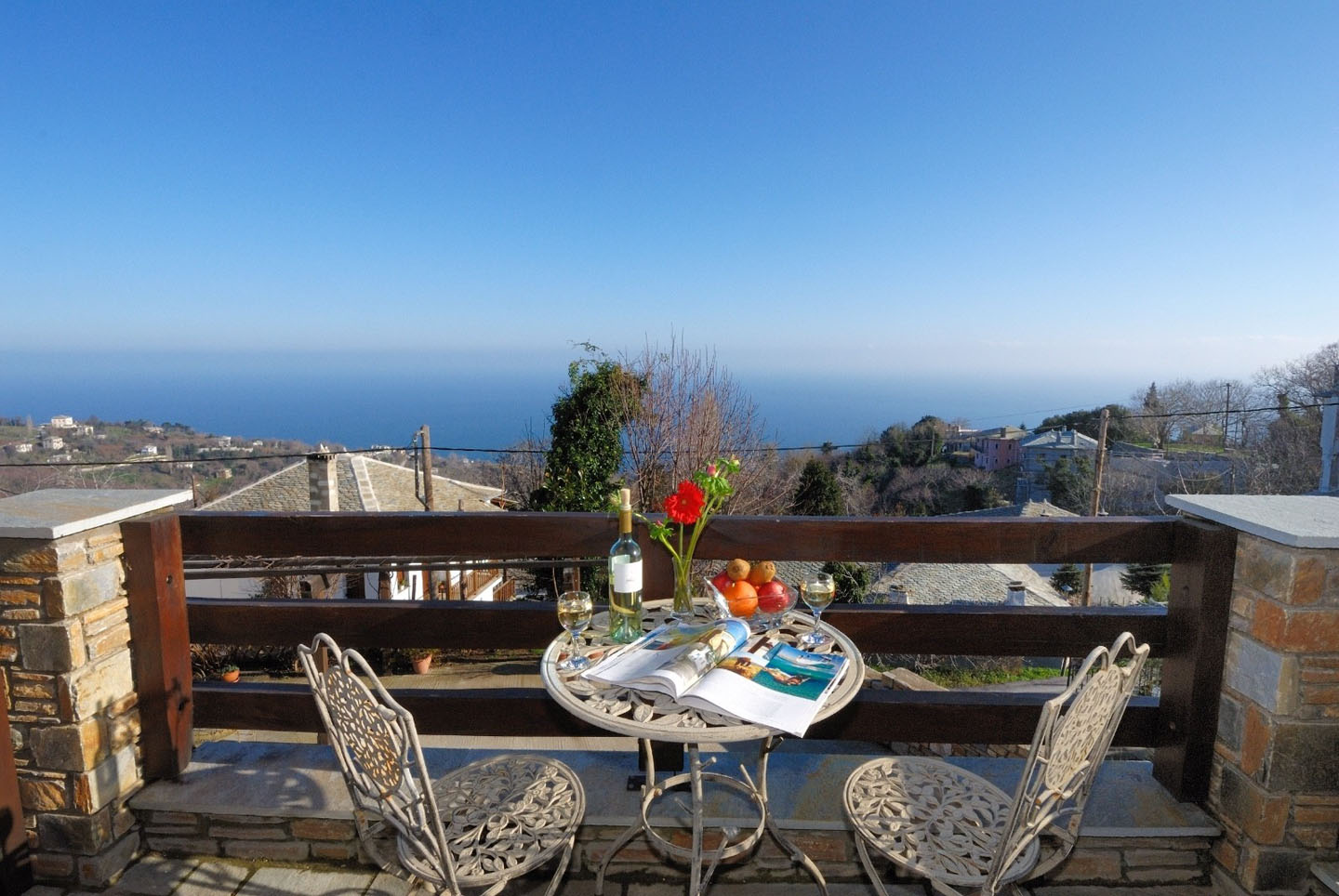 Iris-Guesthouse-balkon sa pogledom.jpg