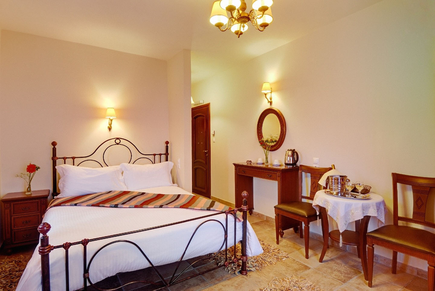 Iris-Guesthouse-bračni-krevet-.jpg