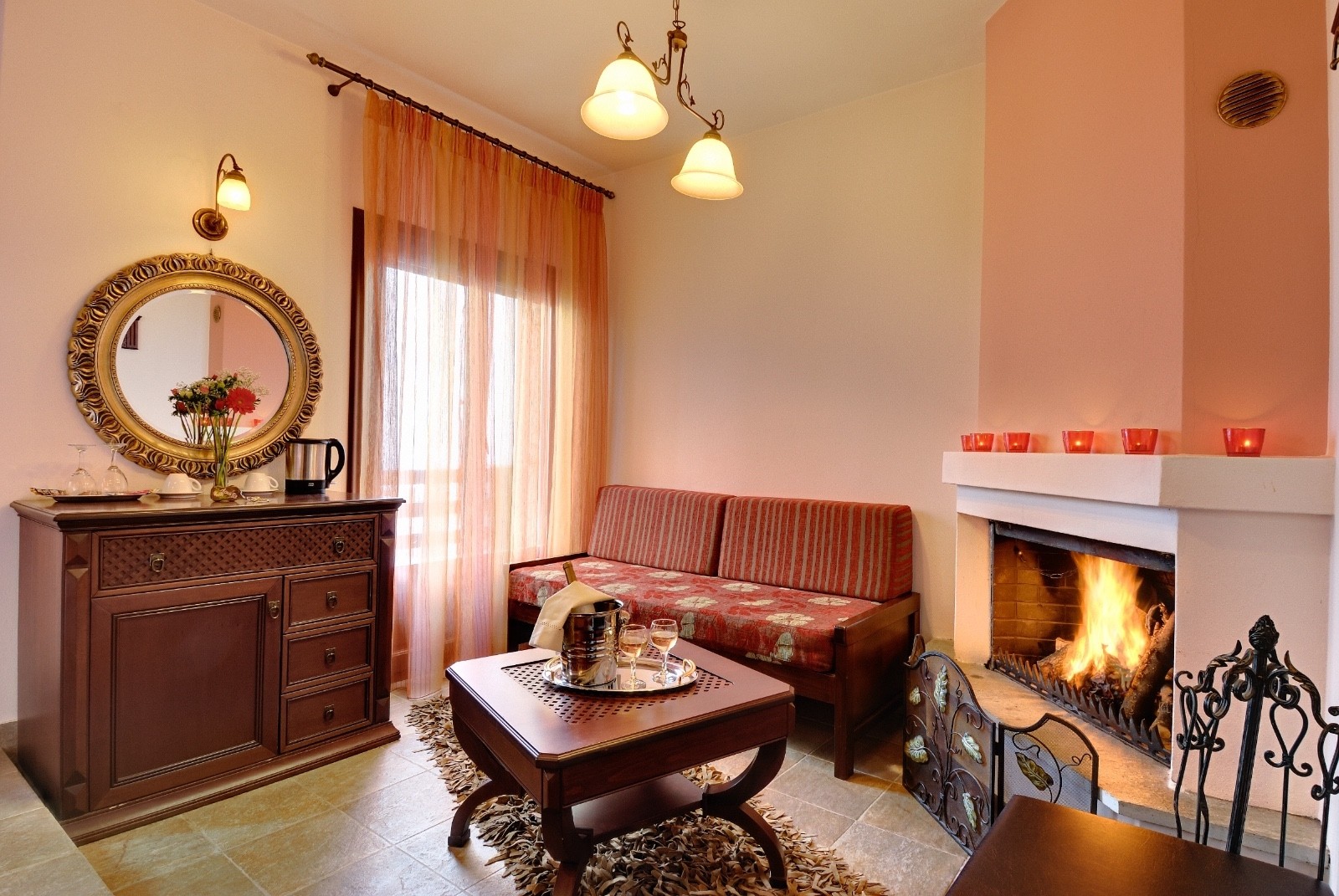 Iris-Guesthouse-kamin.jpg