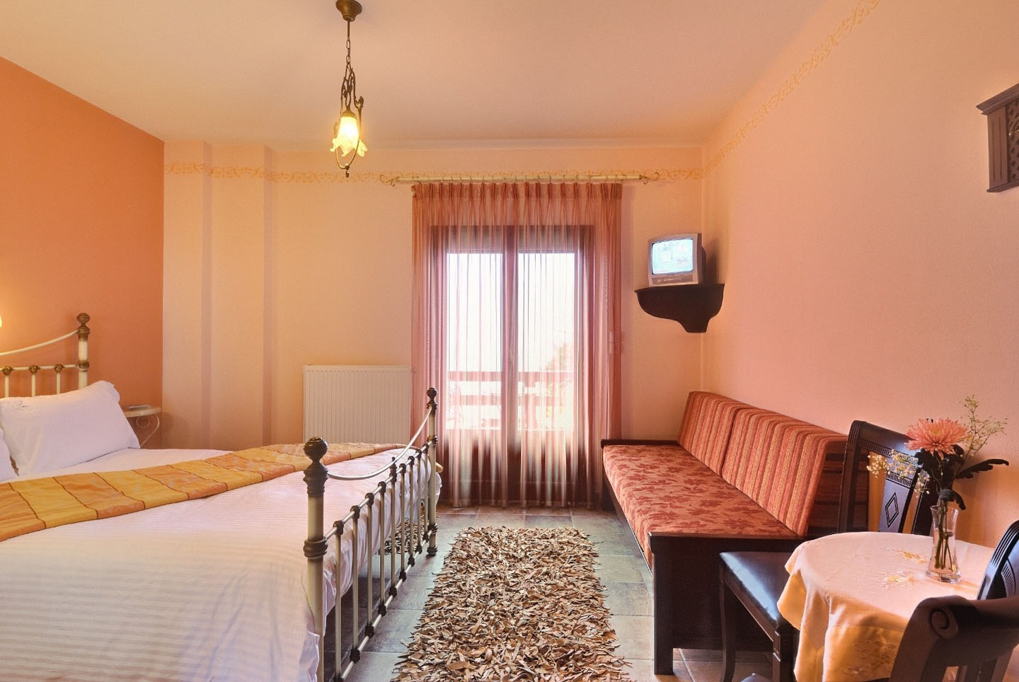 Iris-Guesthouse-kauč.jpg