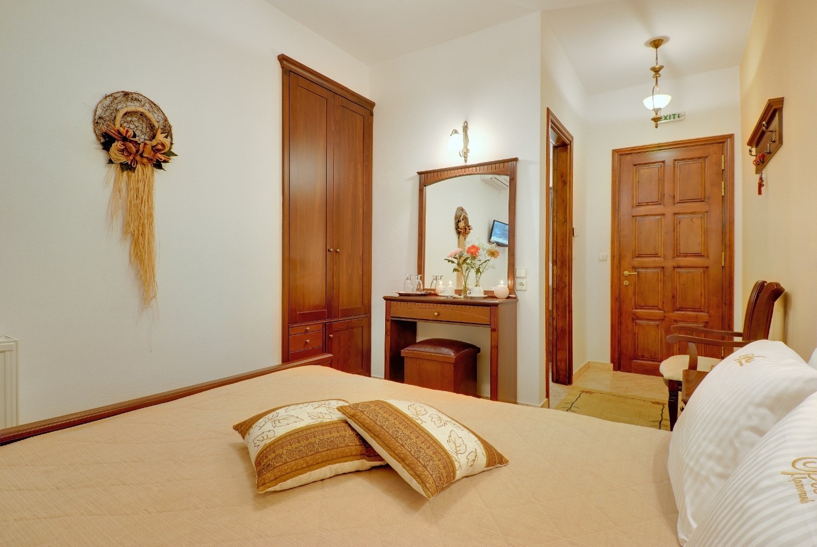 Iris-Guesthouse-krevet-orman.jpg