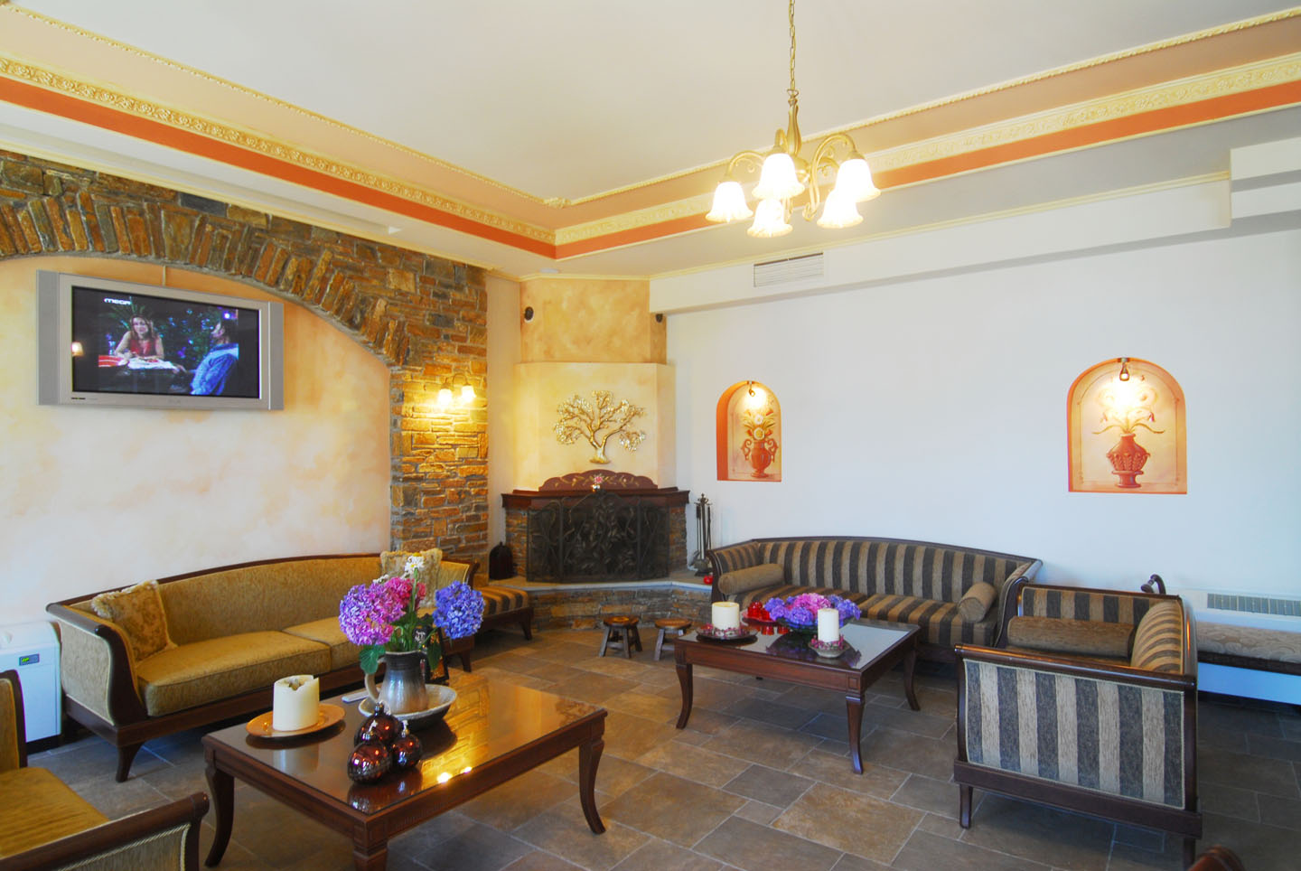 Iris-Guesthouse-salon.jpg