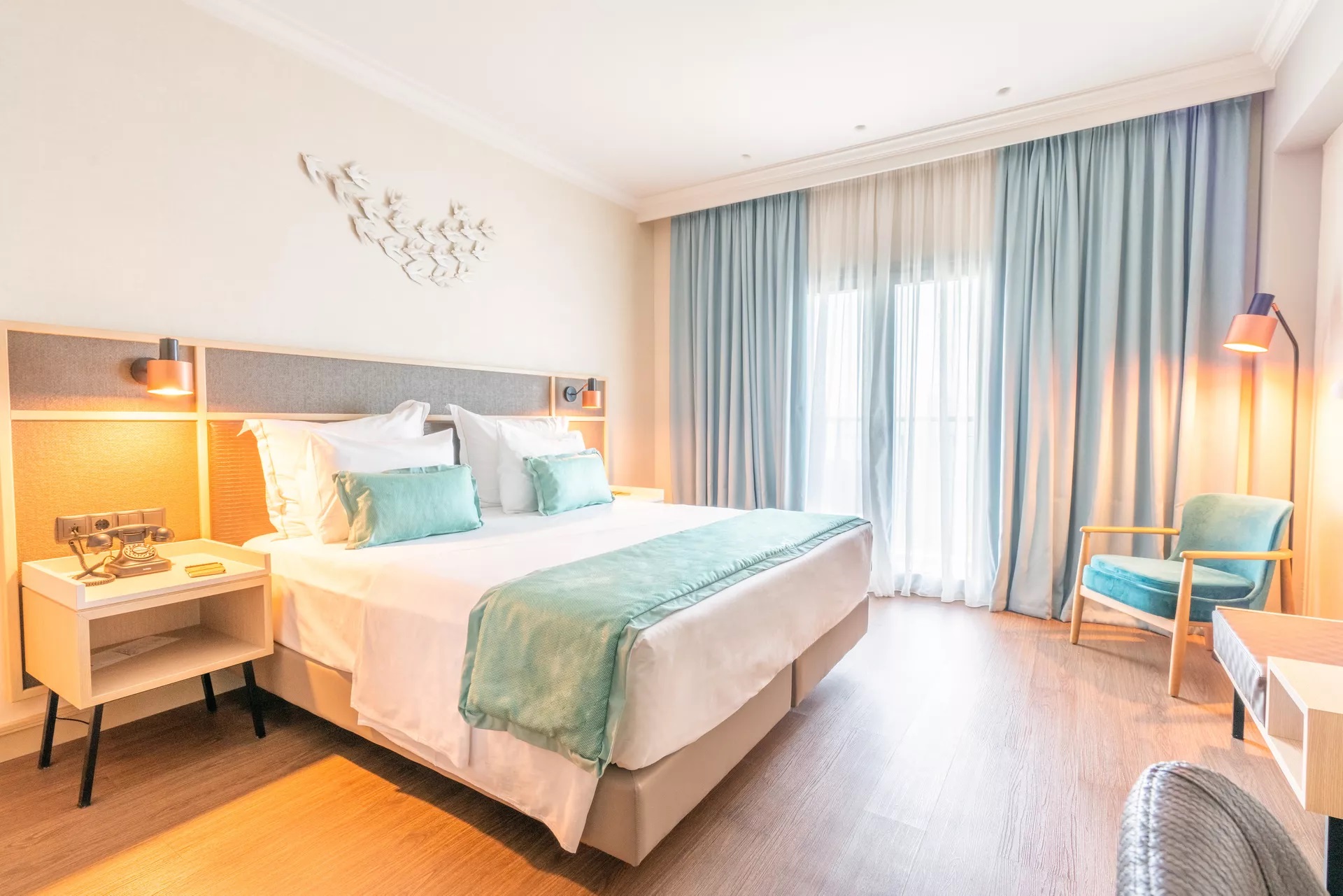 Pefkaki Boutique Hotel-Deluxe pogled more.jpg
