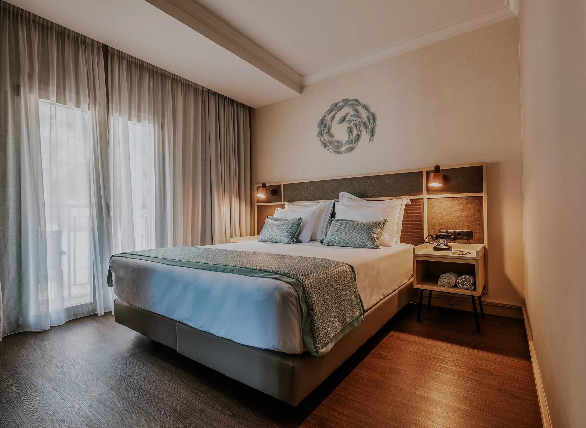Pefkaki Boutique Hotel-Superior soba pogled kopno.jpg