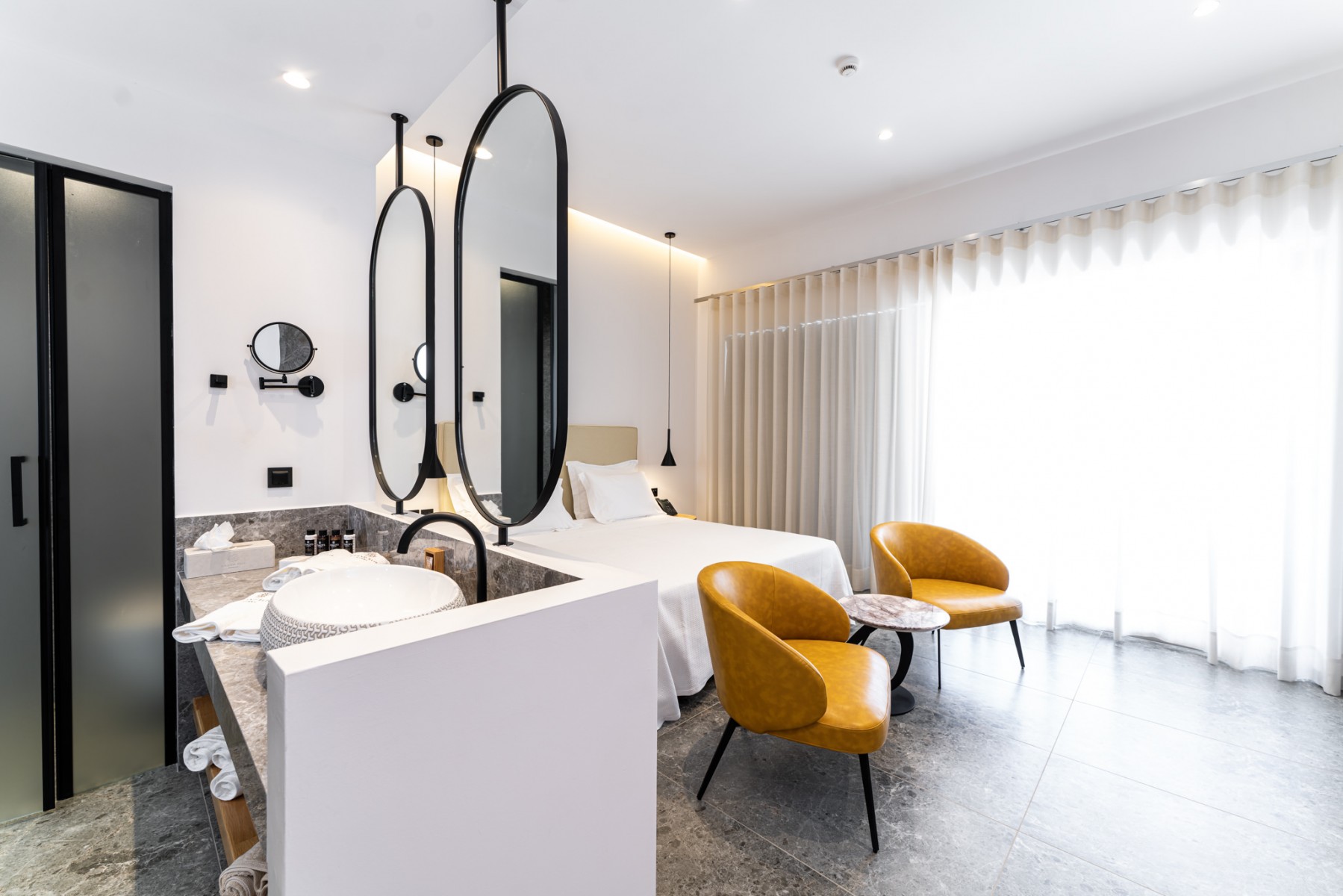 Grand-Elis-Hotel-soba sa otvorenim kupatilom.jpg