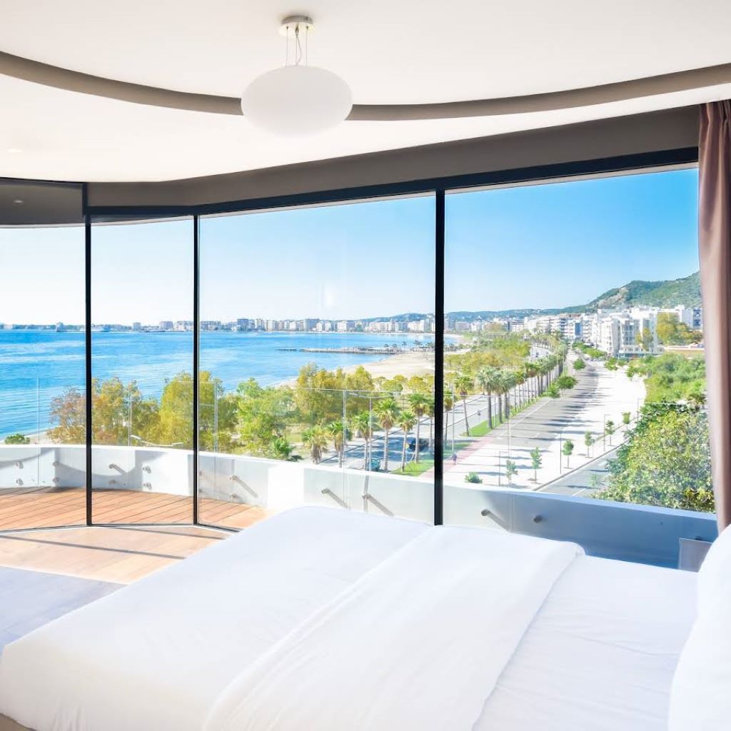 Yacht Hotel-Deluxe soba.jpg