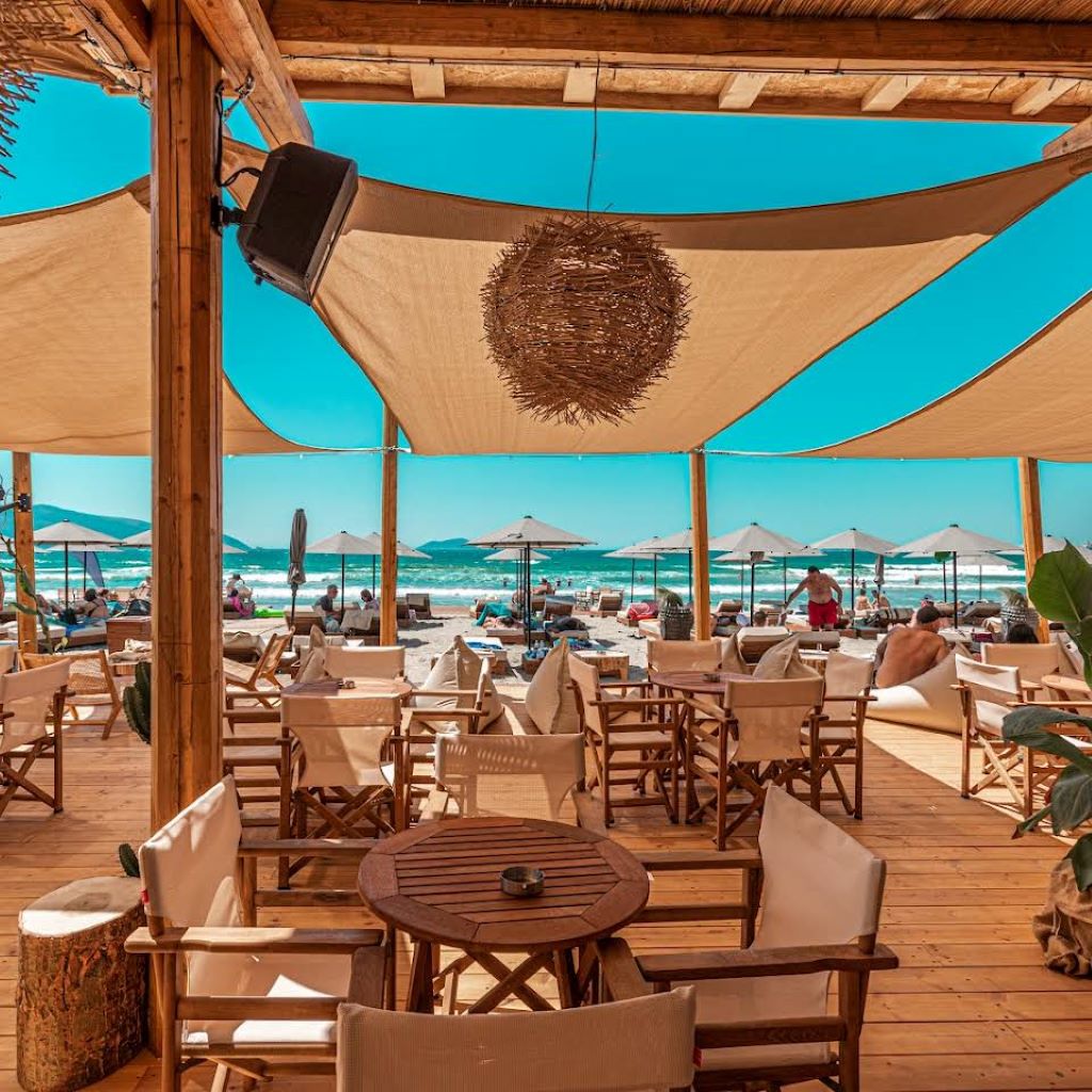 Yacht Hotel-Terasa restorana.jpg