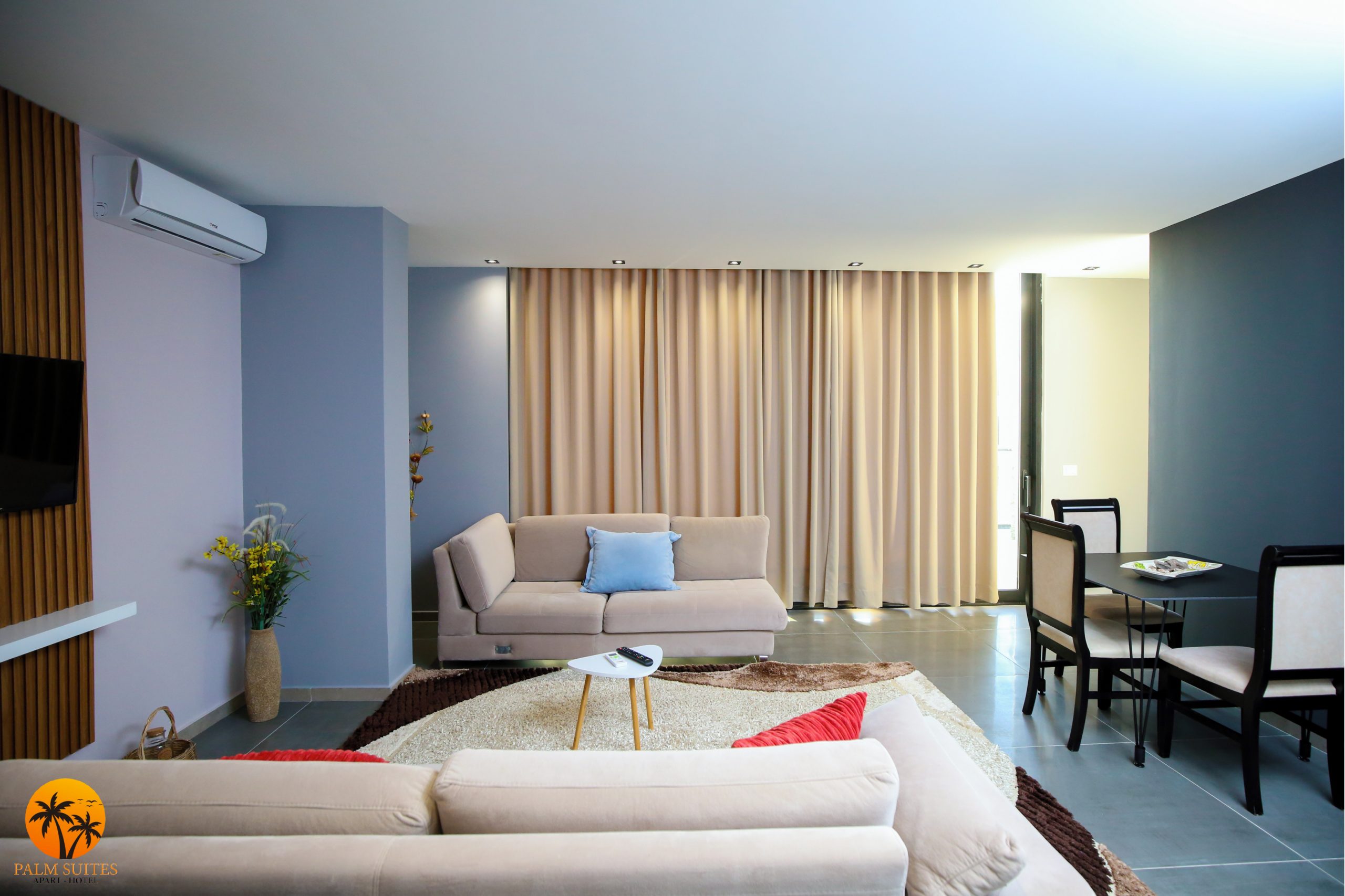 Palm Suites Apart Hotel-Penthouse pogled more dnevna soba.jpg