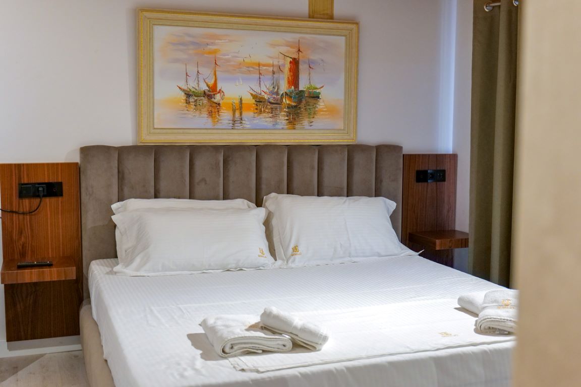 Semajo Hotel-Trokrevetna soba.jpg