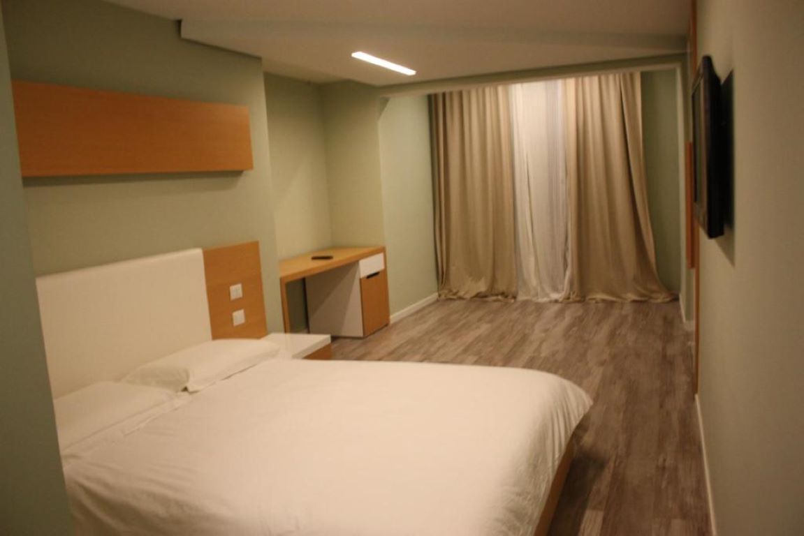Bologna Hotel-Cetvorokrevetna soba.jpg