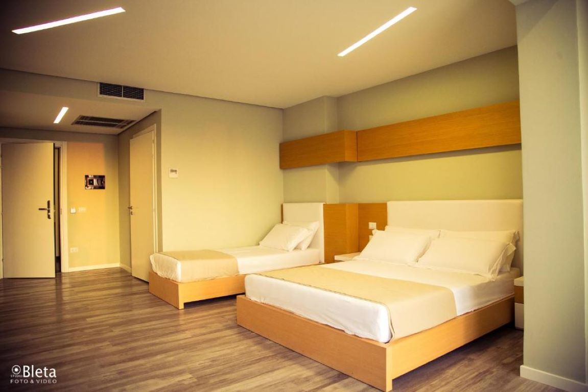 Hotel Bologna-Trokrevetna soba.jpg