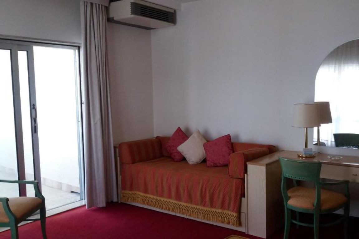 Majestic Hotel-Junior suite pogled more.jpg