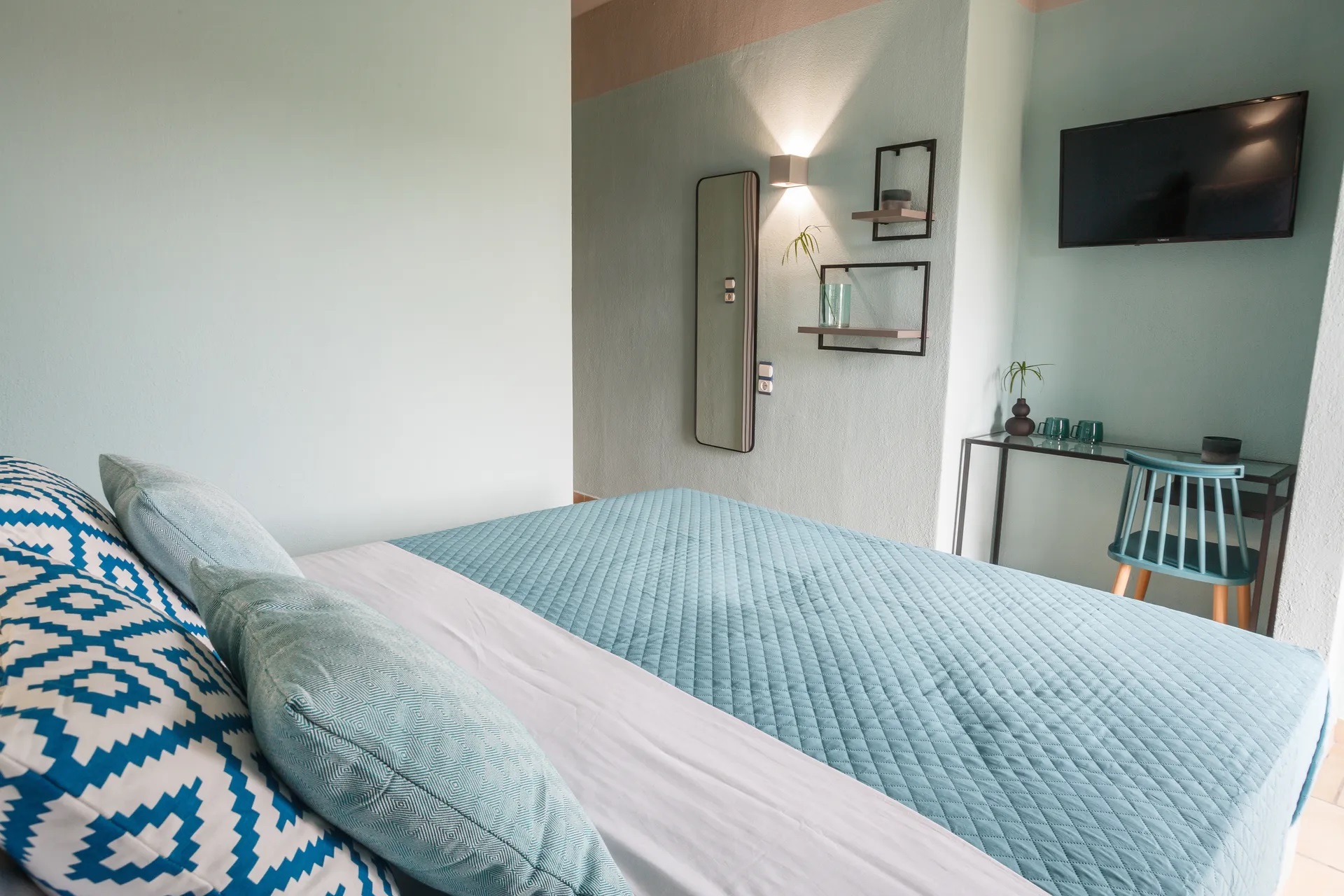 Joya Ofrynio Stylish Suites-Standardna soba.jpg